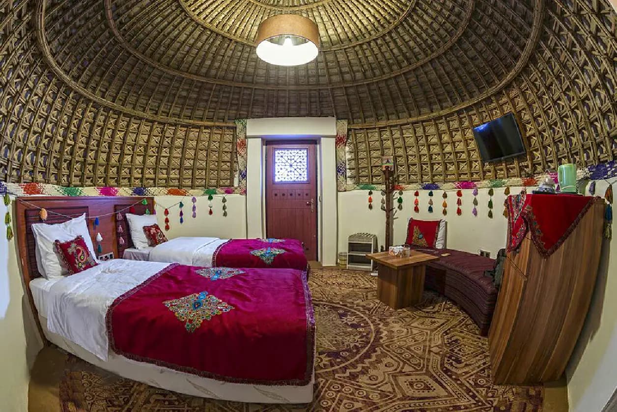 هتل پارسیان قلعه گنج